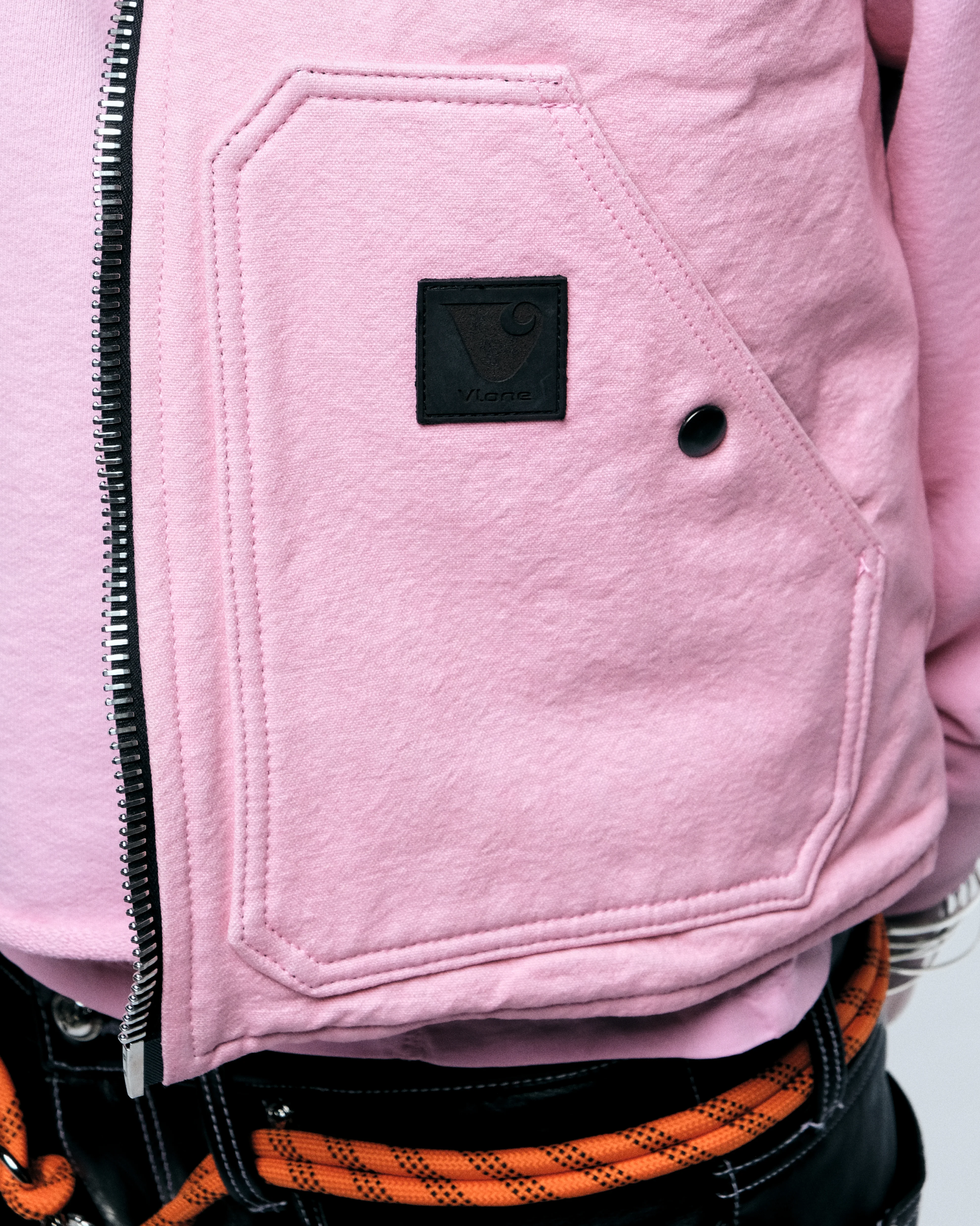 KISSING PINK VEST - Image 11